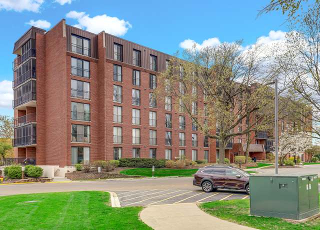 Property at 123 Acacia Dr #201, Indian Head Park, IL 60525, 3 beds, 2 baths