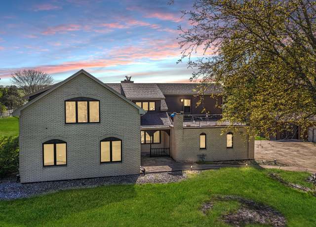 Property at 3321 E Reichert Dr, Crete, IL 60417, 6 beds, 3.5 baths