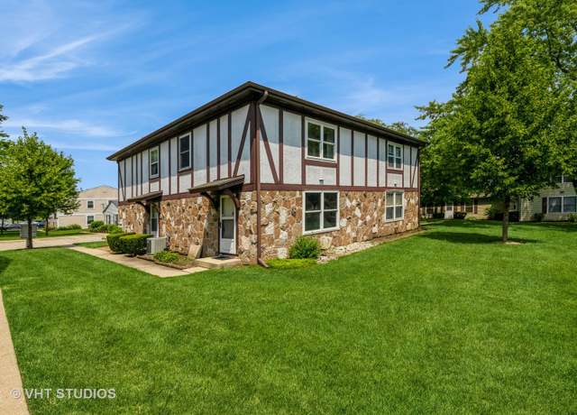 Property at 315 Meadow Ct, Vernon Hills, IL 60061, 2 beds, 1.5 baths