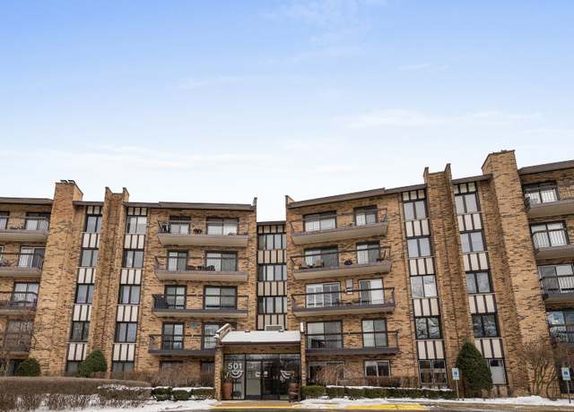 Property at 501 Lake Hinsdale Dr #207, Willowbrook, IL 60527, 3 beds, 2 baths