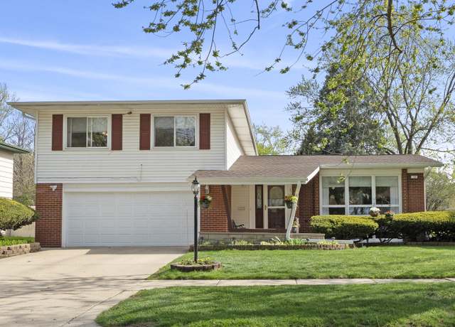Property at 706 W Palm Dr, Glenwood, IL 60425, 4 beds, 2.5 baths