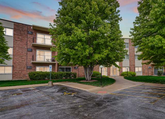 Property at 9725 S Keeler Ave #310, Oak Lawn, IL 60453, 2 beds, 2 baths