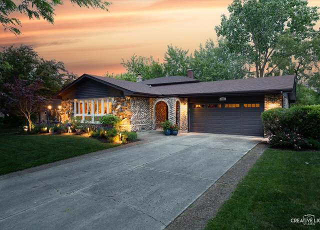 Property at 164 Scully Dr, Schaumburg, IL 60193, 3 beds, 2 baths