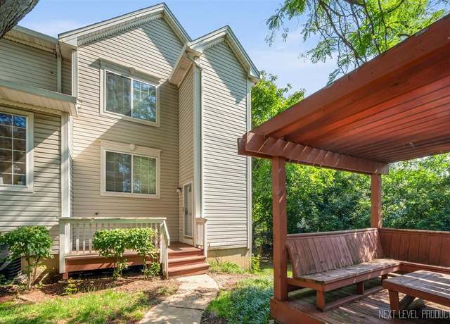 Property at 300 Wildrose Ct, Bolingbrook, IL 60440, 3 beds, 2.5 baths