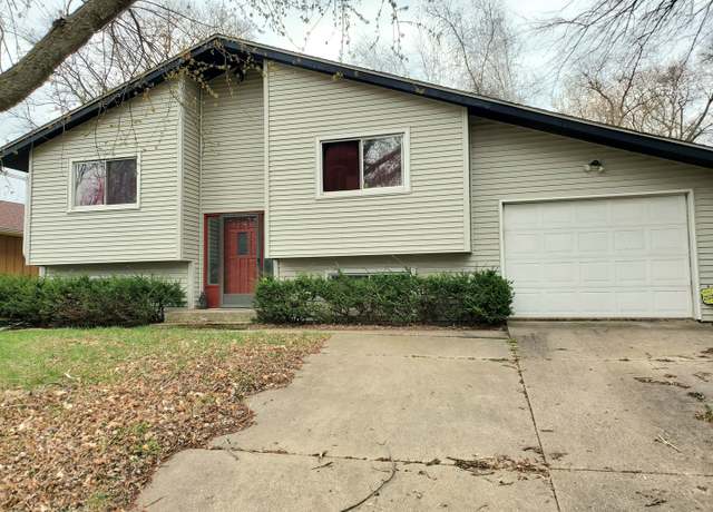 Property at 614 Woodridge Dr, Rockford, IL 61108, 3 beds, 2 baths