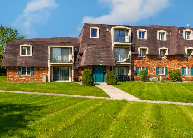 Property at 17963 Huntleigh Ct #302, Country Club Hills, IL 60478, 2 beds, 1.5 baths