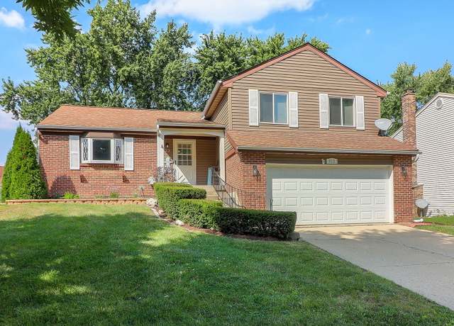 Property at 812 W Appletree Ln, Bartlett, IL 60103, 3 beds, 2 baths