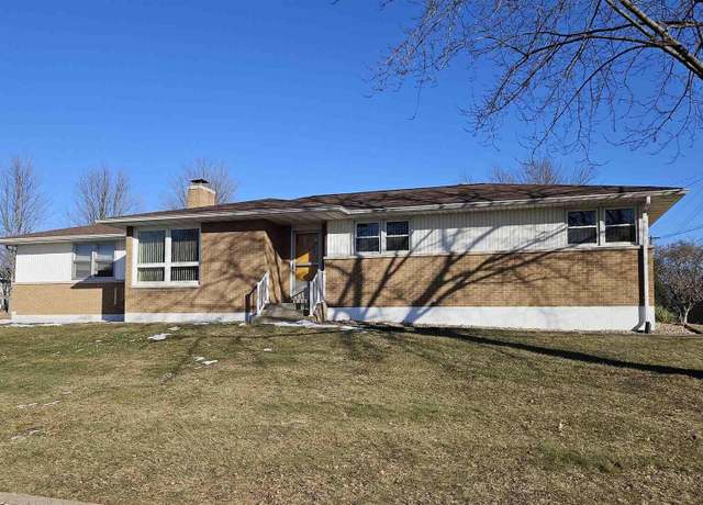 Property at 1000 Anne Ave, Quincy, IL 62305, 3 beds, 2.5 baths