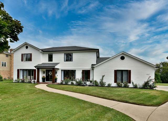 Property at 10S667 Glenn Dr, Burr Ridge, IL 60527, 5 beds, 3 baths