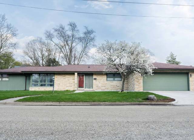 Property at 200 S Allen St, Pontiac, IL 61764, 4 beds, 2.5 baths