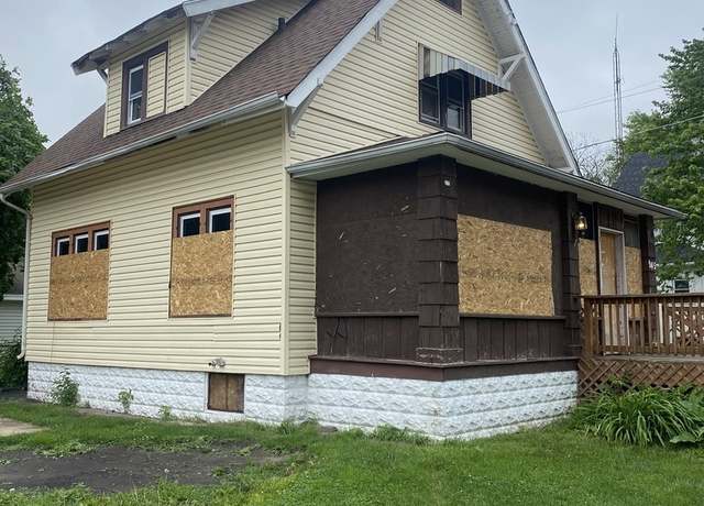 Property at 945 E Hickory St, Kankakee, IL 60901, 2 beds, 1 bath