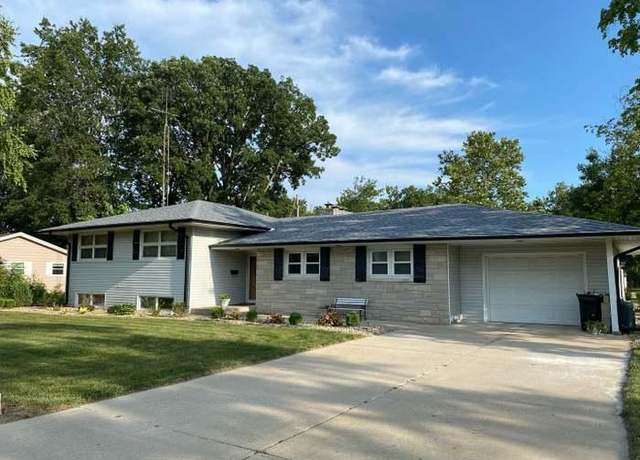 Property at 9 Orchard Dr, Charleston, IL 61920, 4 beds, 2 baths