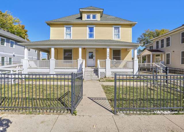 Property at 506 E Church St, Champaign, IL 61820, 7 beds, 2.5 baths