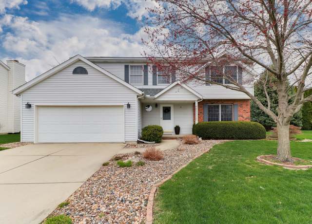 Property at 10 Weathervane Ct, Bloomington, IL 61704, 4 beds, 3 baths