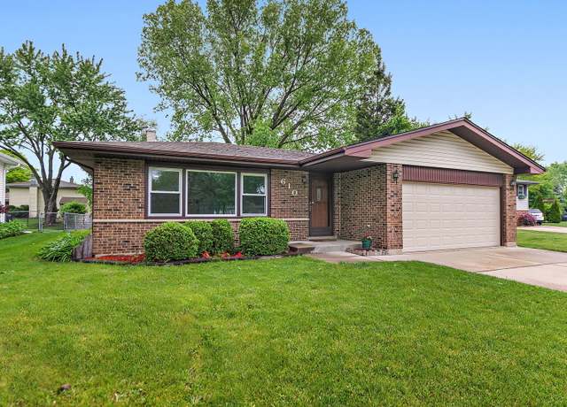 Property at 610 Catalpa Ln, Bartlett, IL 60103, 3 beds, 2 baths