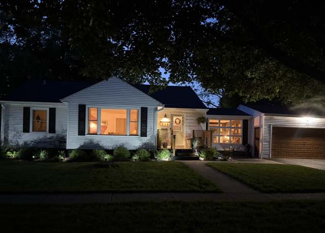 Property at 324 W Crystal Lake Ave, Crystal Lake, IL 60014, 4 beds, 2 baths