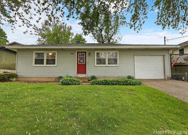 Property at 902 Fortress Dr, Mchenry, IL 60050, 2 beds, 1 bath