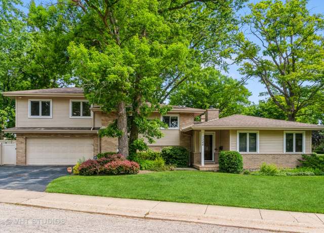 Property at 1246 Kenton Rd, Deerfield, IL 60015, 4 beds, 2.5 baths
