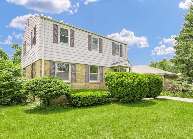 Property at 1117 W Springfield Ave, Champaign, IL 61821, 3 beds, 1.5 baths