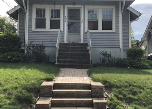 Property at 627 S 2nd St, St. Charles, IL 60174, 3 beds, 2 baths