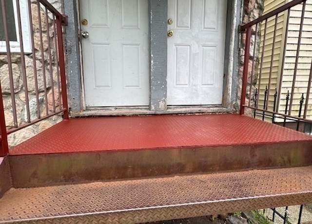 Property at 1331 W 49th Pl, Chicago, IL 60609, 6 beds, 3 baths