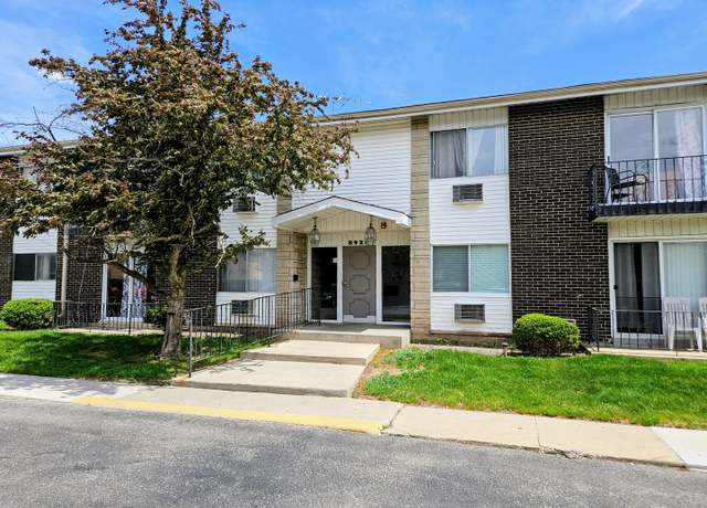 Property at 8928 Steven Dr Unit 2F, Des Plaines, IL 60016, 2 beds, 1 bath