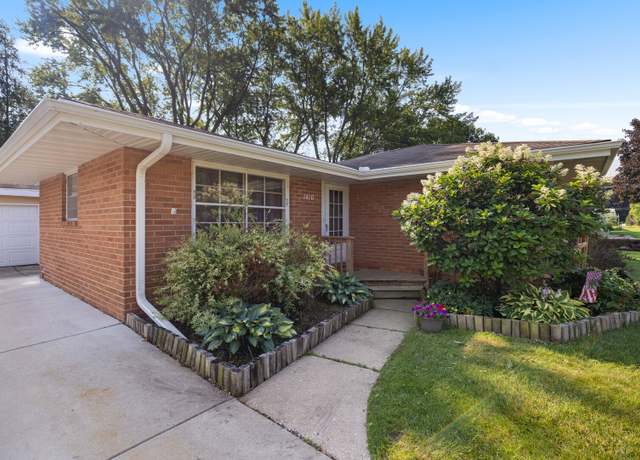 Property at 1410 Charolette Dr, Rockford, IL 61108, 2 beds, 1 bath