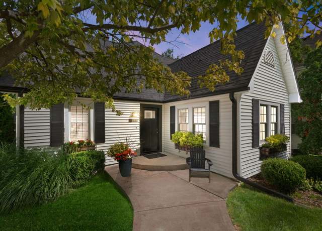 Property at 1960 Elmore Ave, Downers Grove, IL 60515, 3 beds, 2 baths