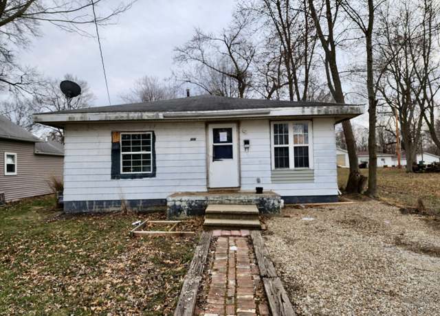 Property at 1010 E Adams St, Taylorville, IL 62568, 1 bed, 1 bath