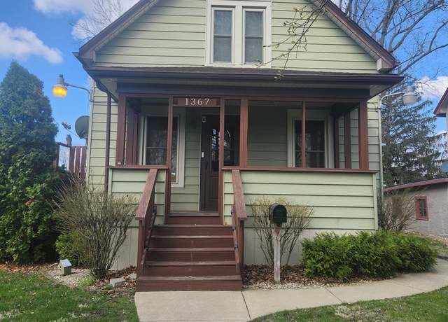 Property at 1367 S 7th Ave, Kankakee, IL 60901, 3 beds, 2 baths