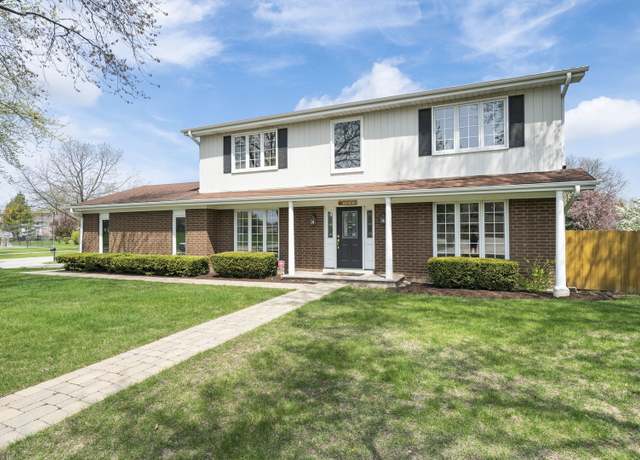 Property at 2350 E White Oak St, Mount Prospect, IL 60056, 5 beds, 3 baths