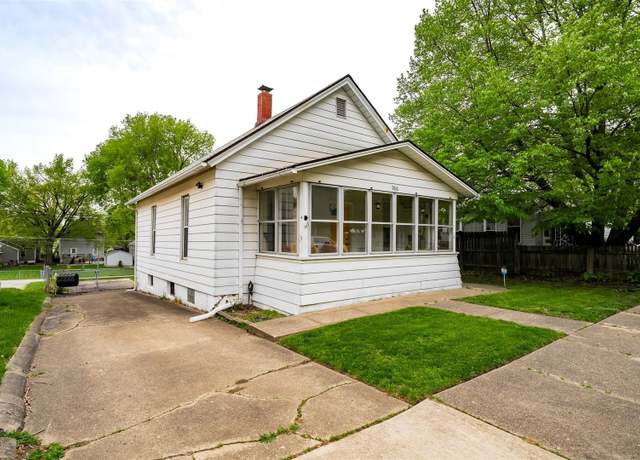 Property at 906 E Chestnut St, Bloomington, IL 61701, 2 beds, 1.5 baths