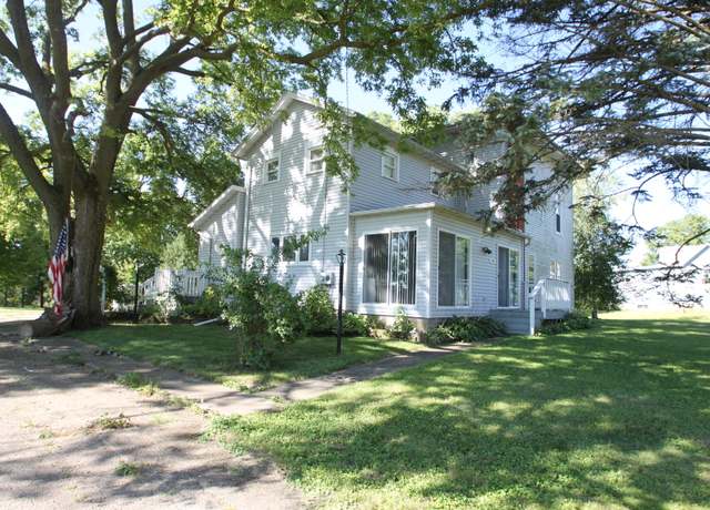 Property at 1431 Il Route 75, Freeport, IL 61032, 3 beds, 2 baths