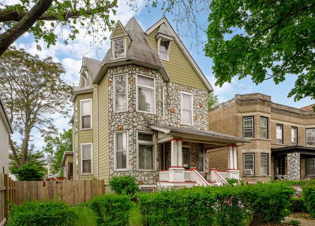 Property at 5733 W Ohio St, Chicago, IL 60644, 7 beds, 1.5 baths