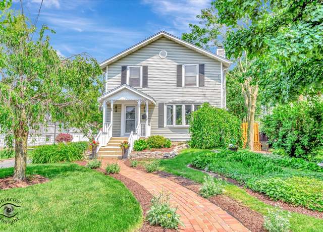 Property at 39 N Elizabeth St, Lombard, IL 60148, 4 beds, 2 baths