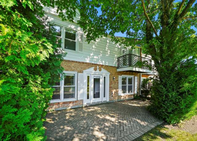 Property at 117 Rivershire Ln, Lincolnshire, IL 60069, 3 beds, 2.5 baths