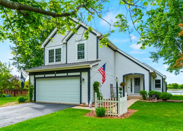 Property at 7 Farmington Ct, Lake In The Hills, IL 60156, 3 beds, 2.5 baths