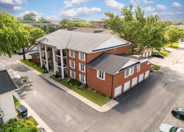 Property at 5721 Circle Dr #202, Oak Lawn, IL 60453, 3 beds, 2 baths