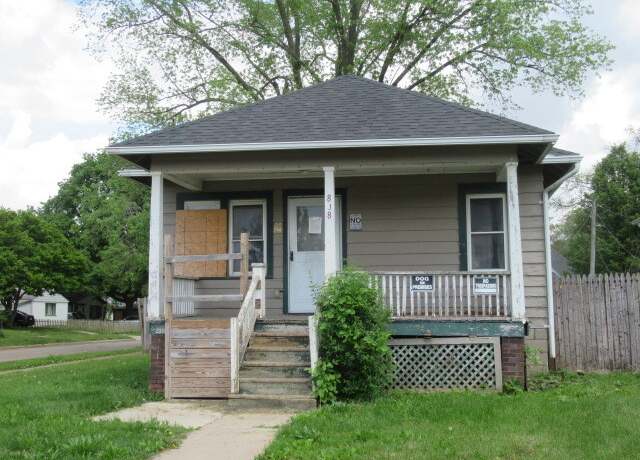 Property at 808 N Mckinley Ave, Champaign, IL 61821, 2 beds, 1.5 baths