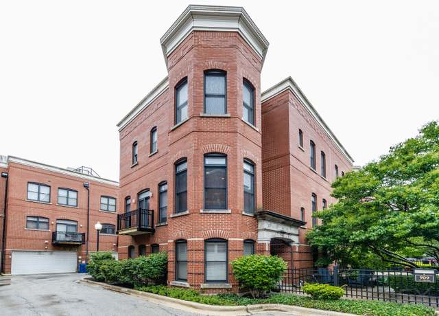 Property at 909 W Village Ct, Chicago, IL 60608, 3 beds, 3 baths