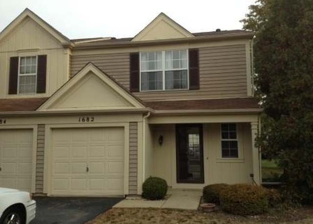Property at 1682 College Green Ave, Elgin, IL 60123, 3 beds, 1.5 baths