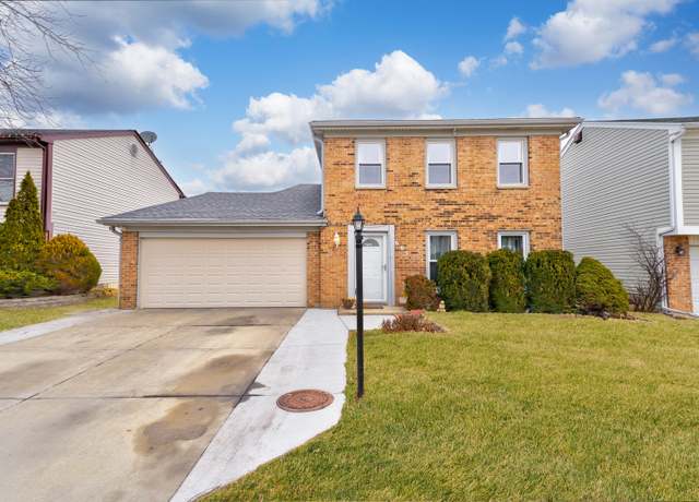 Property at 665 Briarwood Ln, Roselle, IL 60172, 3 beds, 2 baths