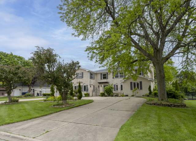 Property at 3745 Whirlaway Dr, Northbrook, IL 60062, 4 beds, 3 baths