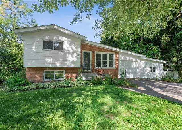 Property at 1004 S Grove Ave, Barrington, IL 60010, 4 beds, 1.5 baths