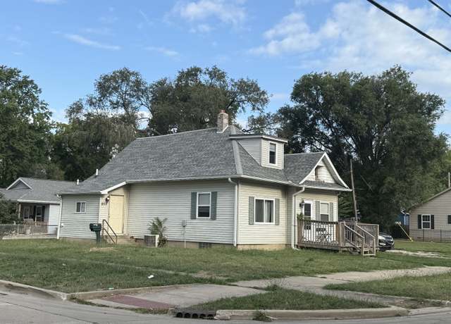 Property at 1202 W Church St, Urbana, IL 61801, 4 beds, 1 bath