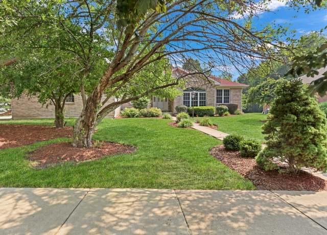 Property at 1093 Suffolk Ct, Gurnee, IL 60031, 5 beds, 3.5 baths