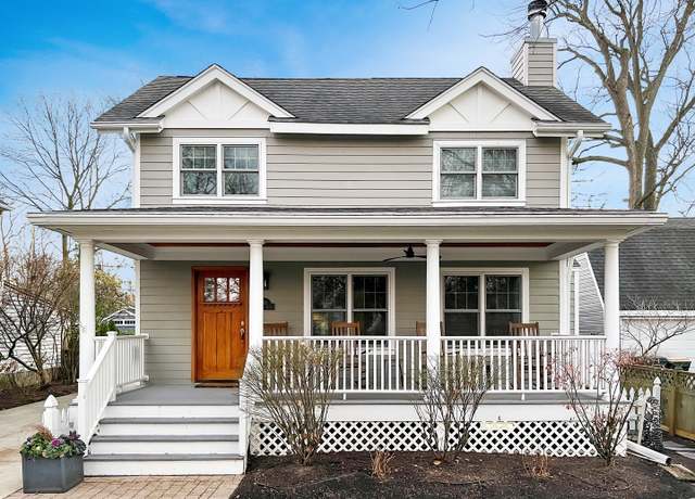 Property at 333 E Center Ave, Lake Bluff, IL 60044, 4 beds, 3.5 baths