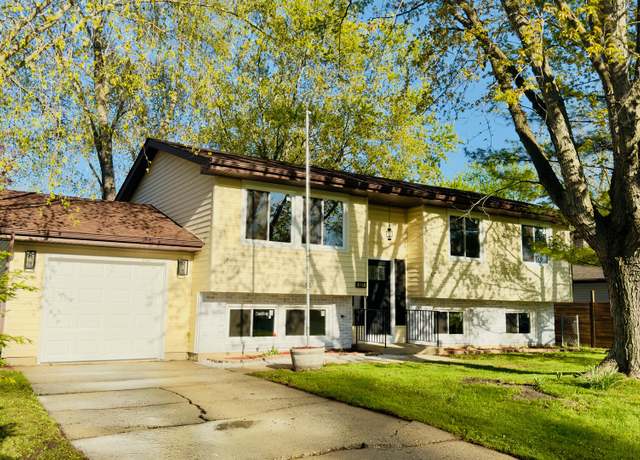 Property at 527 Northgate Rd, Lindenhurst, IL 60046, 5 beds, 2 baths