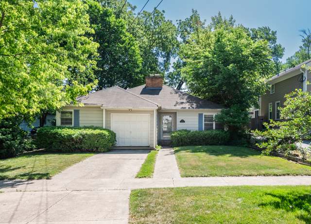 Property at 125 N Hager Ave, Barrington, IL 60010, 2 beds, 1 bath