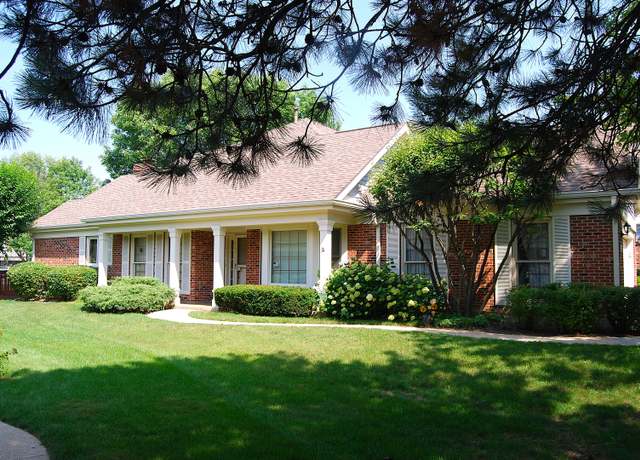 Property at 2110 N Charter Point Dr, Arlington Heights, IL 60004, 2 beds, 2 baths